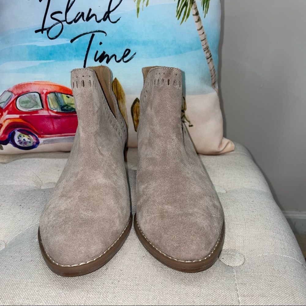 Lucky Brand NWOB! Francee Tan Suede Perforated Edge Boot - Picture 3 of 13